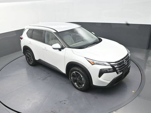 Used 2025 Nissan Rogue SV AWD/4WD image 23