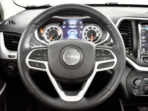 Used 2017 Jeep Cherokee Trailhawk w/ Comfort/Convenience Group image 40