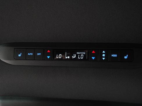 Used 2021 Toyota Sienna Limited AWD/4WD image 22