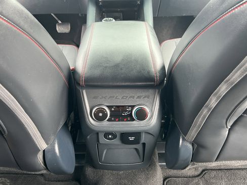 Used 2025 Ford Explorer ST-Line w/ Premium Package image 34