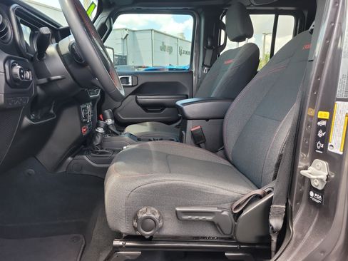 Used 2024 Jeep Gladiator Rubicon w/ Technology Group AWD/4WD image 17