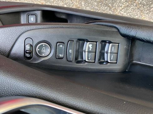 Used 2018 Honda Accord Sport image 14