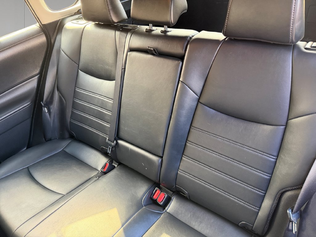 Used 2021 Toyota RAV4 XLE Premium AWD/4WD image 17