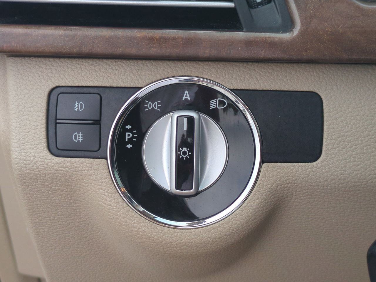 Used 2010 Mercedes-Benz E 350 Sedan image 19