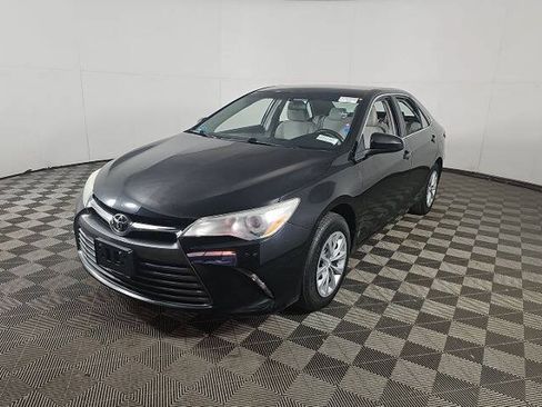 Used 2017 Toyota Camry LE FWD image 2