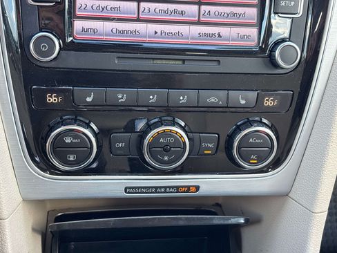 Used 2012 Volkswagen Passat 2.5 SE FWD image 18