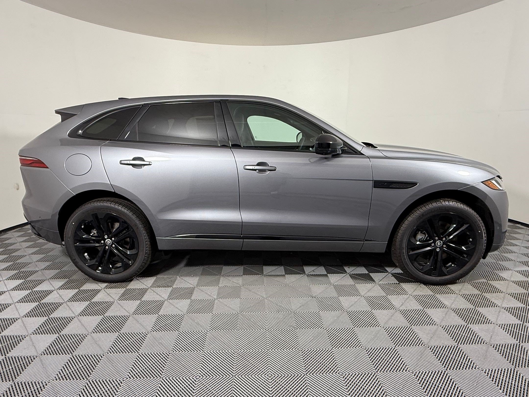New 2026 Jaguar F-PACE R-Dynamic S AWD/4WD image 8