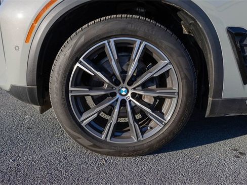 Certified 2025 BMW X5 xDrive40i w/ Parking Assistance Package image 5