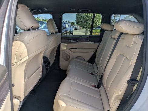 Used 2024 Jeep Grand Cherokee Limited AWD/4WD image 13