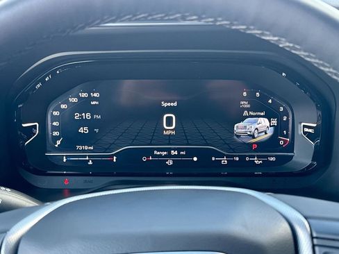 Used 2023 GMC Yukon XL Denali image 11