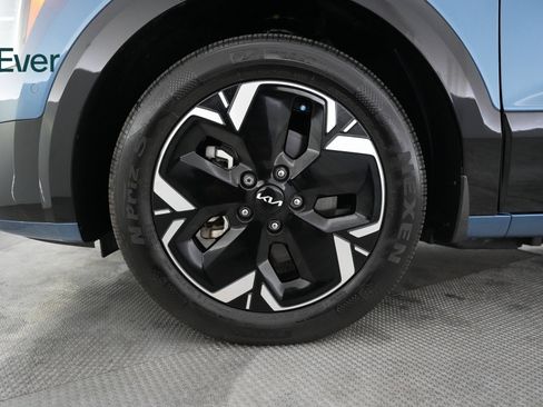 Used 2024 Kia Niro Wave w/ Wave Preserve Package image 18