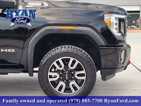 Used 2022 GMC Sierra 2500 AT4 w/ AT4 Premium Plus Package AWD/4WD image 5