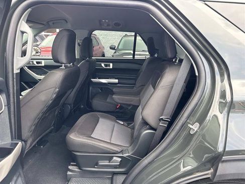 Used 2023 Ford Explorer XLT AWD/4WD image 8
