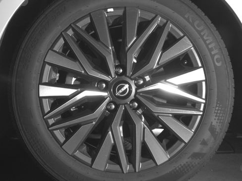 Used 2025 Nissan Altima 2.5 SV FWD image 12