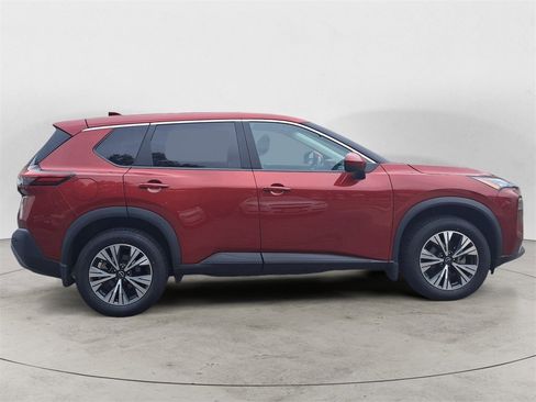 Used 2023 Nissan Rogue SV image 2