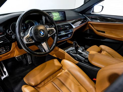 Used 2019 BMW 540i w/ M Sport Package image 26