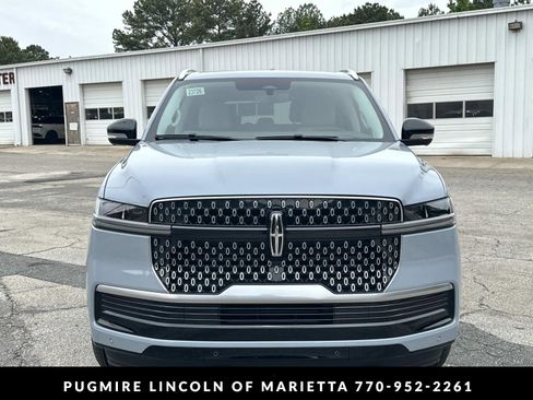 New 2026 Lincoln Navigator L Reserve AWD/4WD image 2
