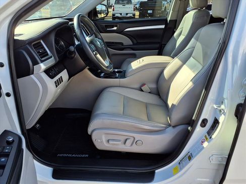 Used 2019 Toyota Highlander XLE image 20