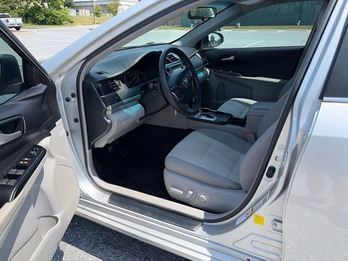 Used 2014 Toyota Camry LE FWD image 10