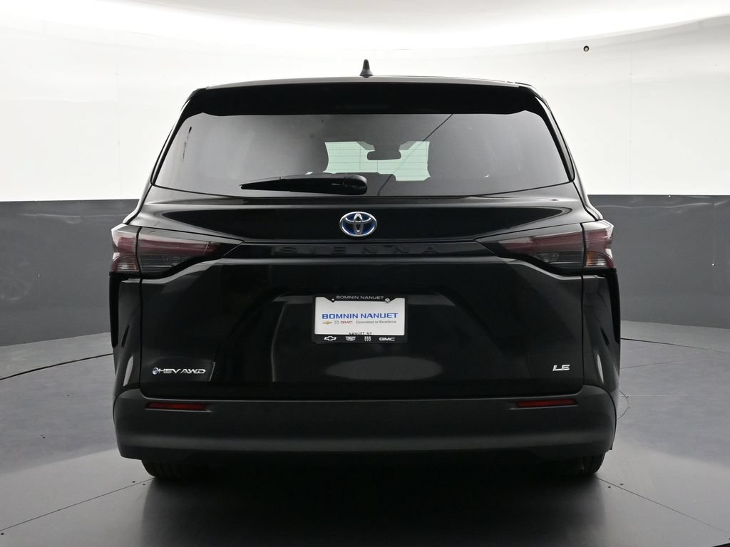 Used 2025 Toyota Sienna LE AWD/4WD image 4