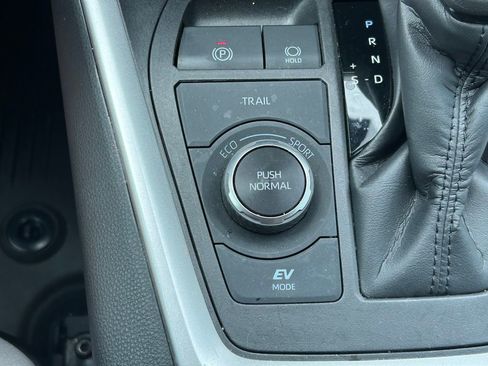 Used 2022 Toyota RAV4 XLE w/ Convenience Package AWD/4WD image 29