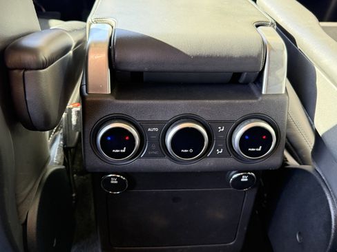 Used 2017 Land Rover Discovery First Edition image 29