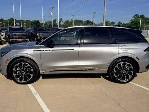 Used 2025 Lincoln Nautilus Reserve AWD/4WD image 38