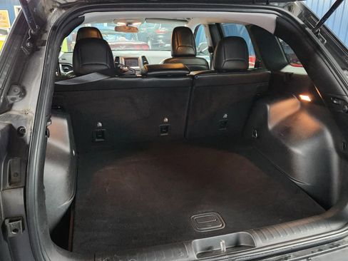 Used 2019 Jeep Cherokee Latitude Plus w/ Cold Weather Group image 60