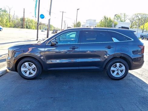 Used 2025 Kia Sorento LX FWD image 8