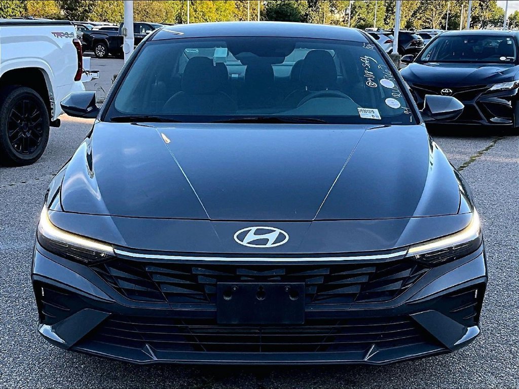 Used 2024 Hyundai Elantra SEL FWD image 2