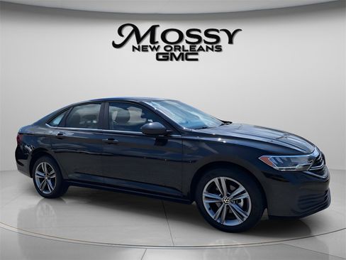 Used 2024 Volkswagen Jetta SE image 3