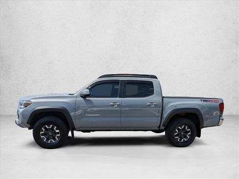 Used 2018 Toyota Tacoma TRD Off-Road AWD/4WD image 10