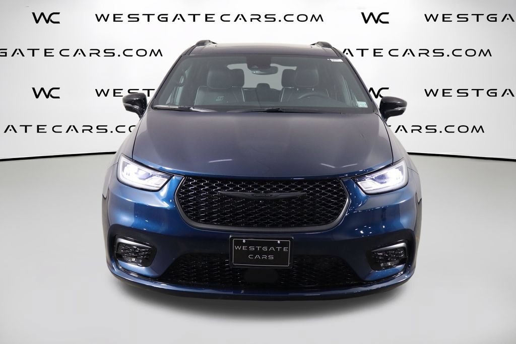 Used 2025 Chrysler Pacifica Limited FWD image 2