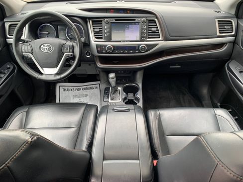 Used 2018 Toyota Highlander XLE w/ Carpet Mat Package (TMS) AWD/4WD image 31