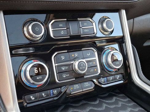 Used 2024 GMC Yukon XL Denali image 23