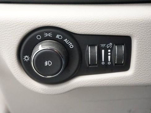 Certified 2018 Chrysler Pacifica Touring Plus image 28