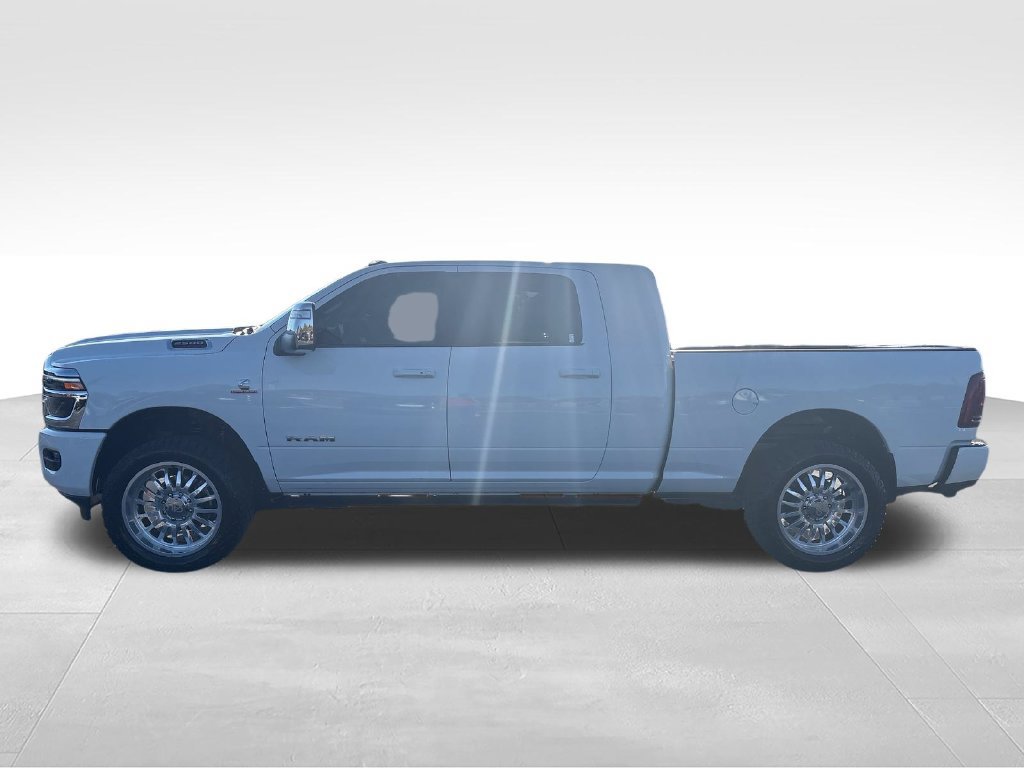 Used 2025 RAM 2500 Laramie AWD/4WD image 2