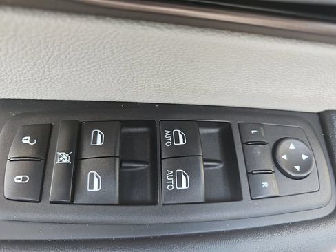 Used 2023 Chrysler Voyager LX FWD image 27
