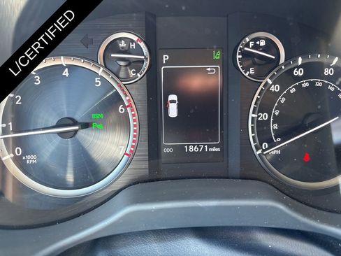 Used 2023 Lexus GX 460 Premium w/ Premium Package image 21