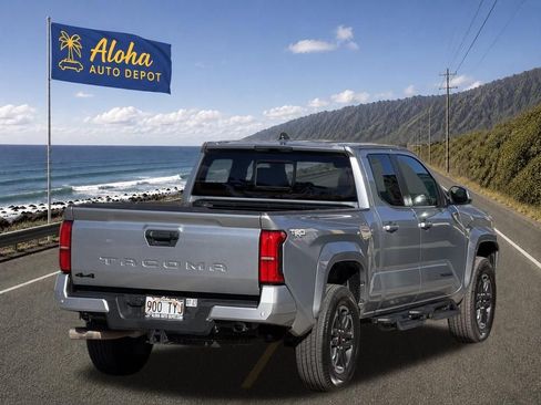 Used 2025 Toyota Tacoma TRD Sport AWD/4WD image 5