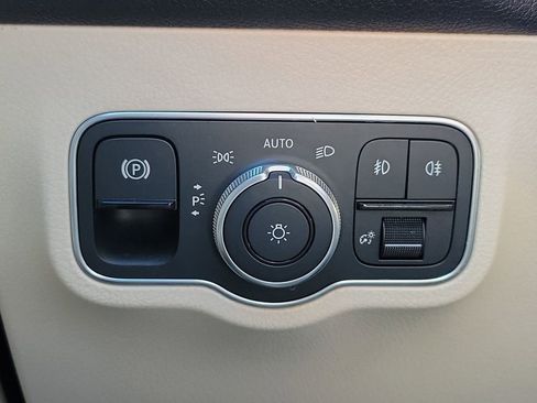 Used 2022 Mercedes-Benz GLB 250 image 31