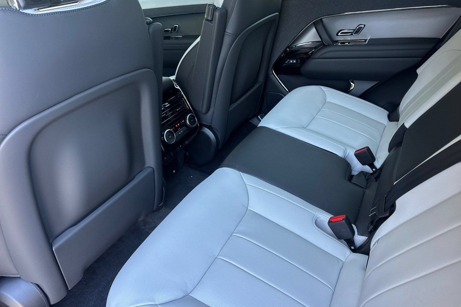 New 2026 Land Rover Range Rover Sport Dynamic SE AWD/4WD image 24