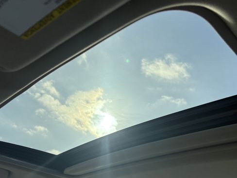 Used 2018 Toyota Camry XLE image 29