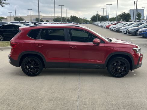 Certified 2022 Volkswagen Taos SE image 8