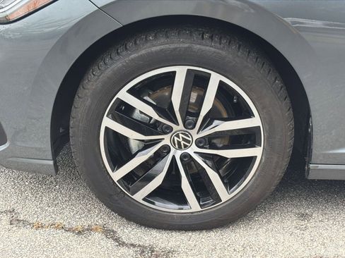 Used 2025 Volkswagen Jetta SE image 30