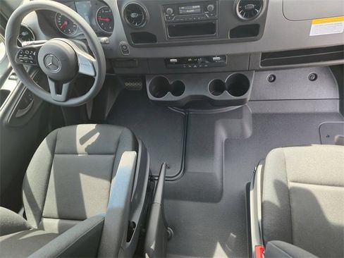 New 2024 Mercedes-Benz Sprinter 2500 image 9