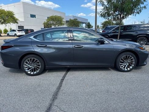 Used 2025 Lexus ES 300h Ultra Luxury w/ Accessory Package (Z1) FWD image 2