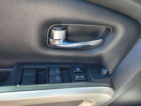 Used 2018 Nissan Titan SL w/ Chrome Package RWD image 10