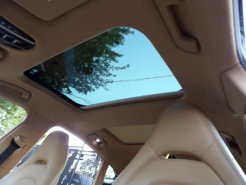 Used 2018 Porsche Panamera 4 image 24
