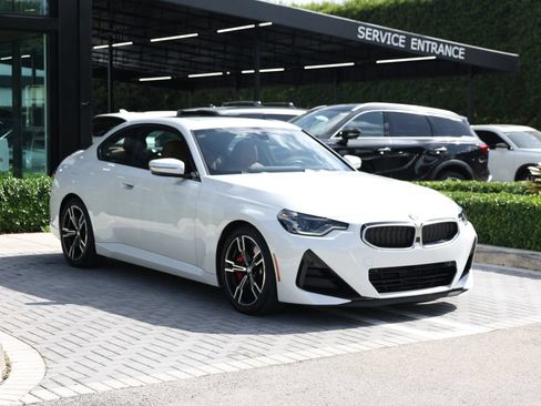 Used 2025 BMW 230i Coupe w/ M Sport Package RWD image 2